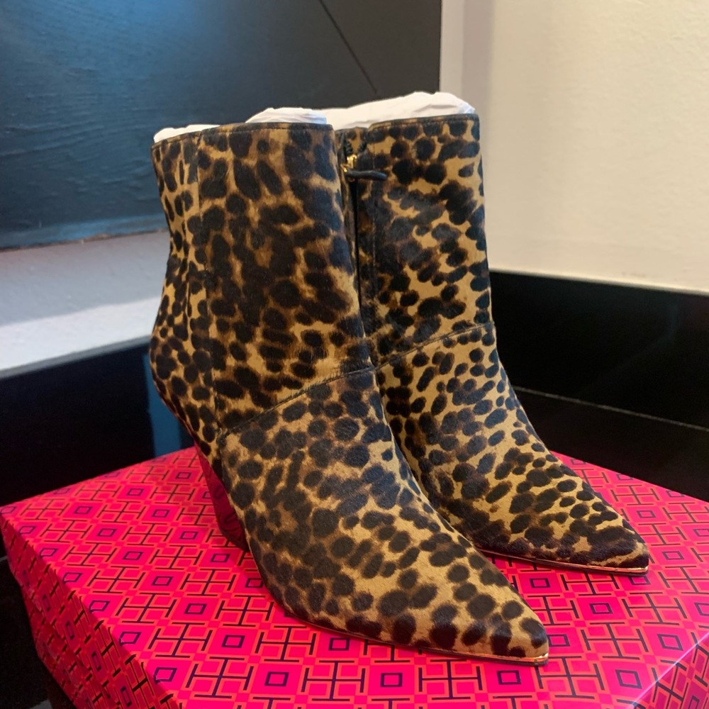 Tory Burch size 7 leopard print booties